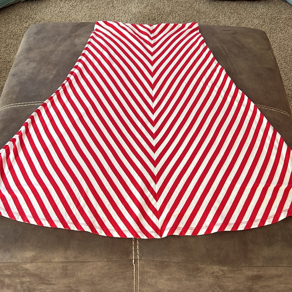 Red and white maxi skirt